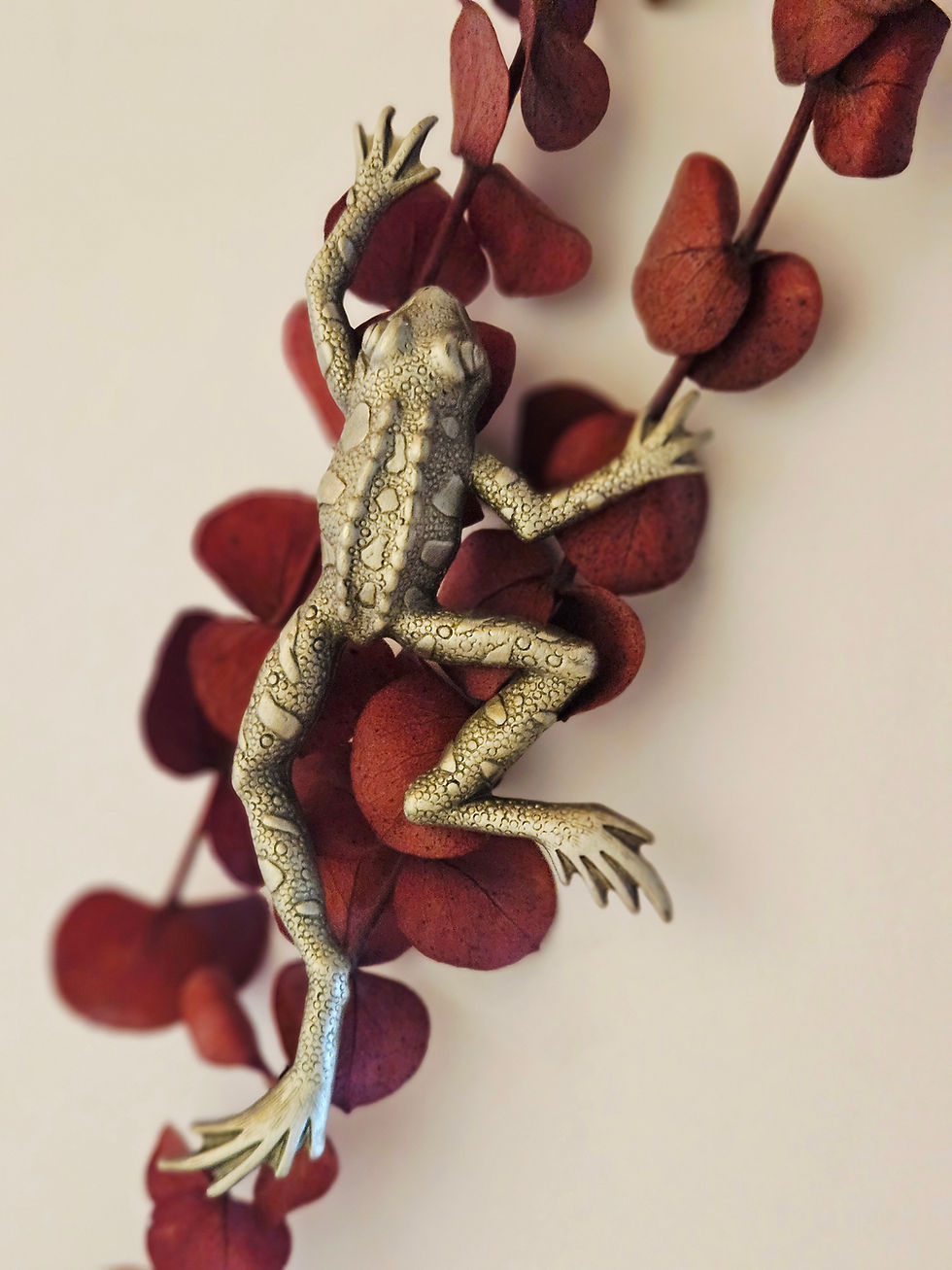 Vintage Signed JJ Jonette Pewter Climbing Frog Brooch - Bold Statement Piece