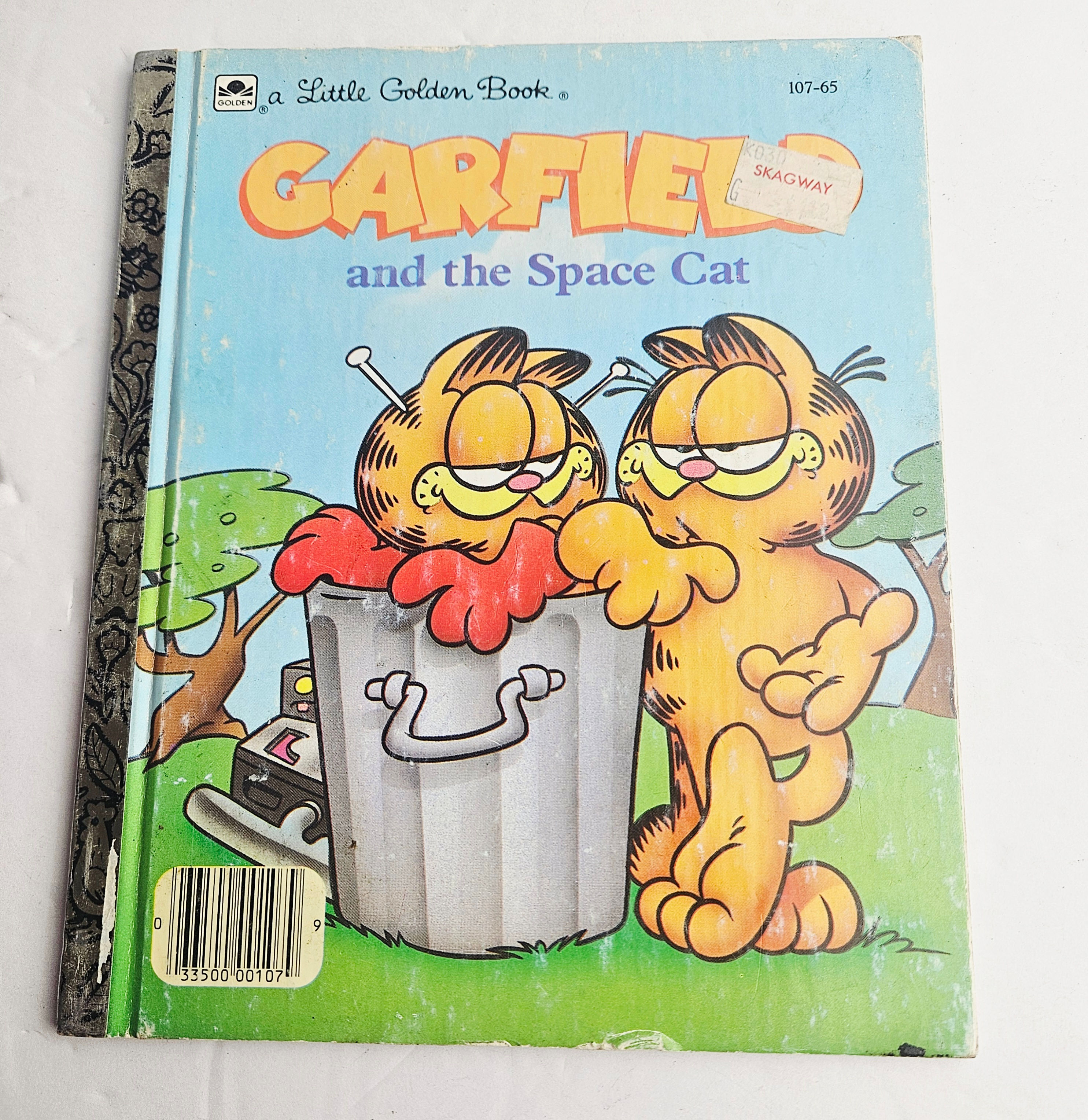 Garfield and the Space Cat (A Little Golden Book) by Leslie McGuire