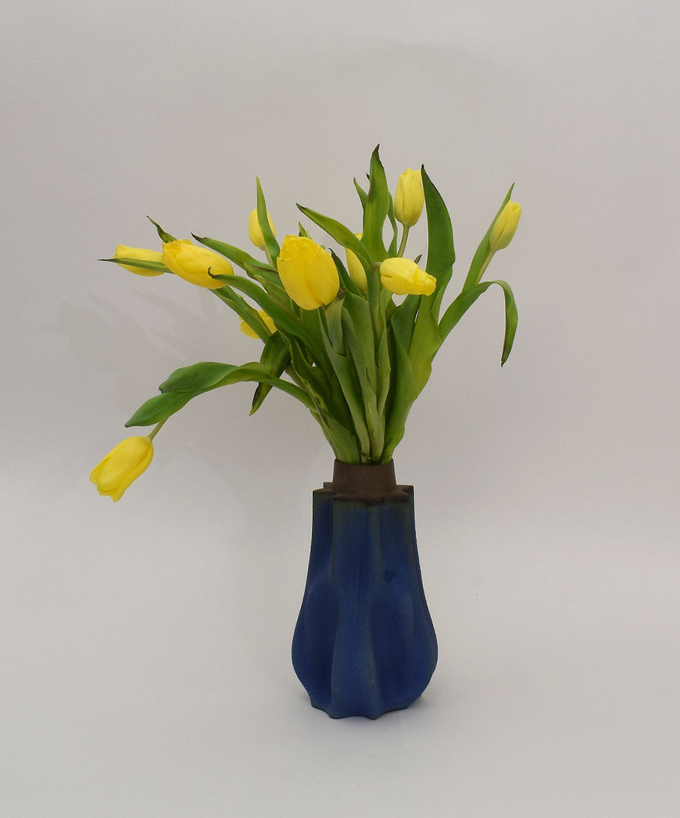 Thumbnail: blue vase