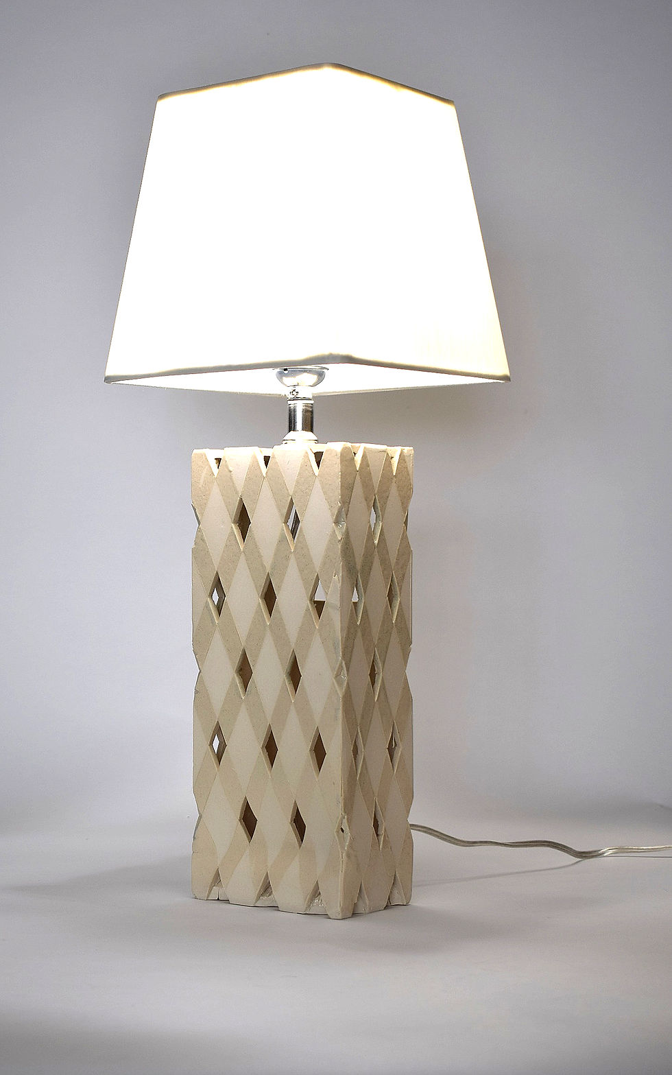 Thumbnail: Diamond Weave lamp