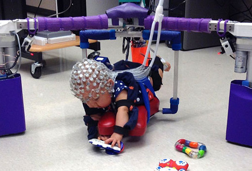 Dispositivo robótico para ayudar en la rehabilitación de bebés con parálisis cerebral