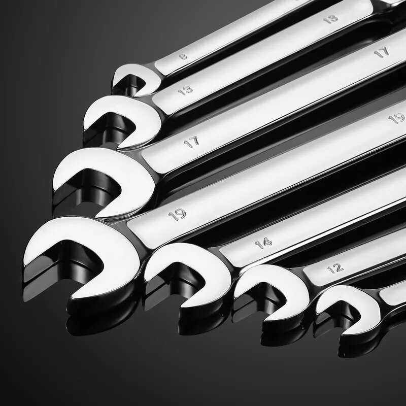 Thumbnail: Flexible Pivoting Ratchet Wrench