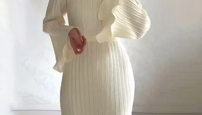 Women’s Pleated Chiffon Maxi Dress