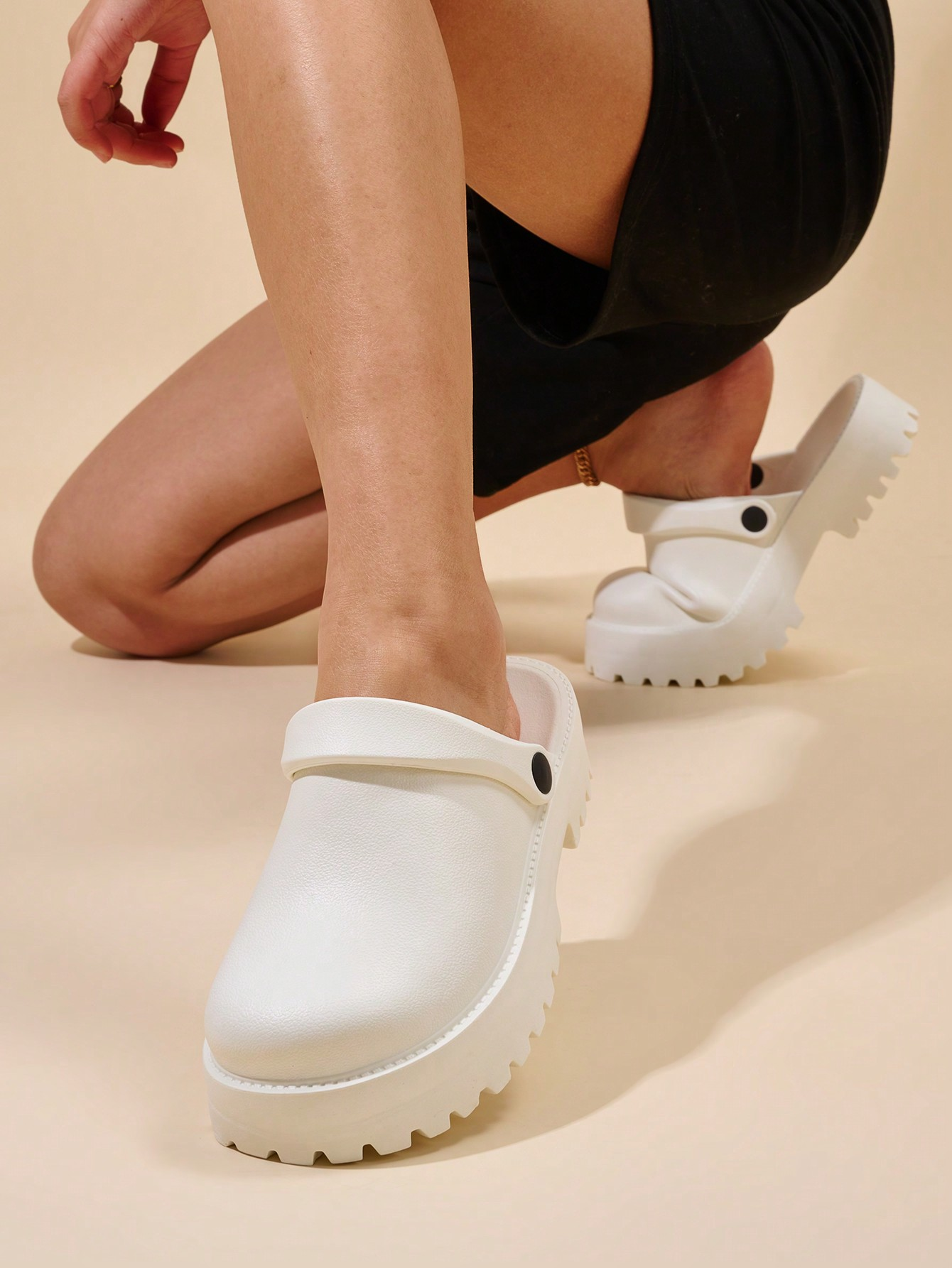 Outdoor High Heel Slippers - Fashionable Footwear for Outdoor Events