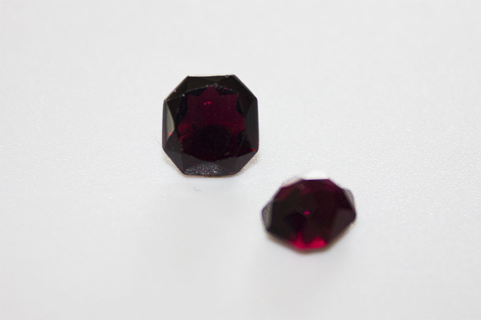 Miniature : Cabochon de Grenat rouge Almandin
