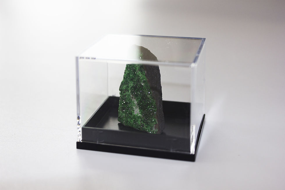 Miniature : Grenat Tsavorite brut