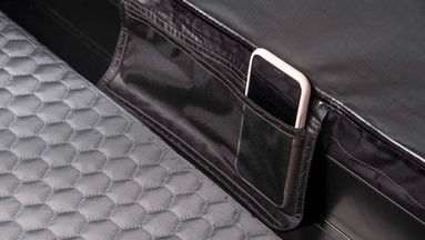 Das Dachzelt ist ein idealer Begleiter – leicht zu transportieren, einfach zu montieren und platzsparend auf jedem Fahrzeugdach.