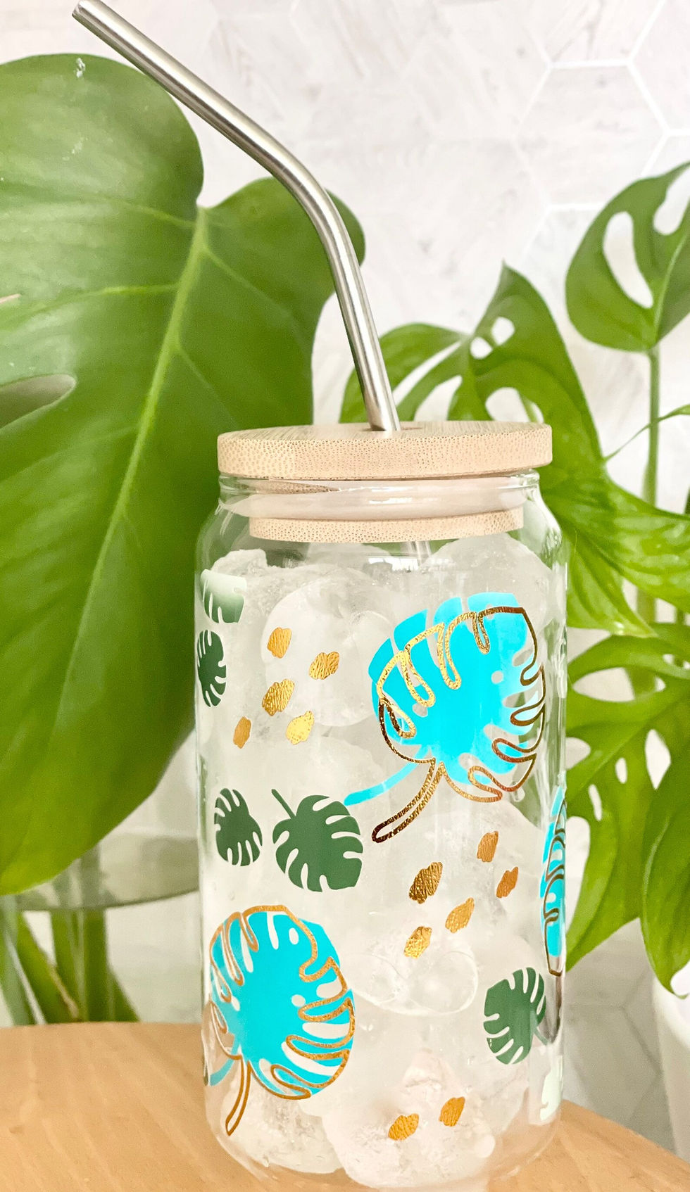 Thumbnail: Monstera Leaf Colour Changing Beer Can Glass