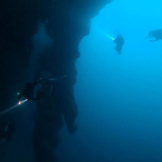 Scuba diving Belize's Great Blue Hole