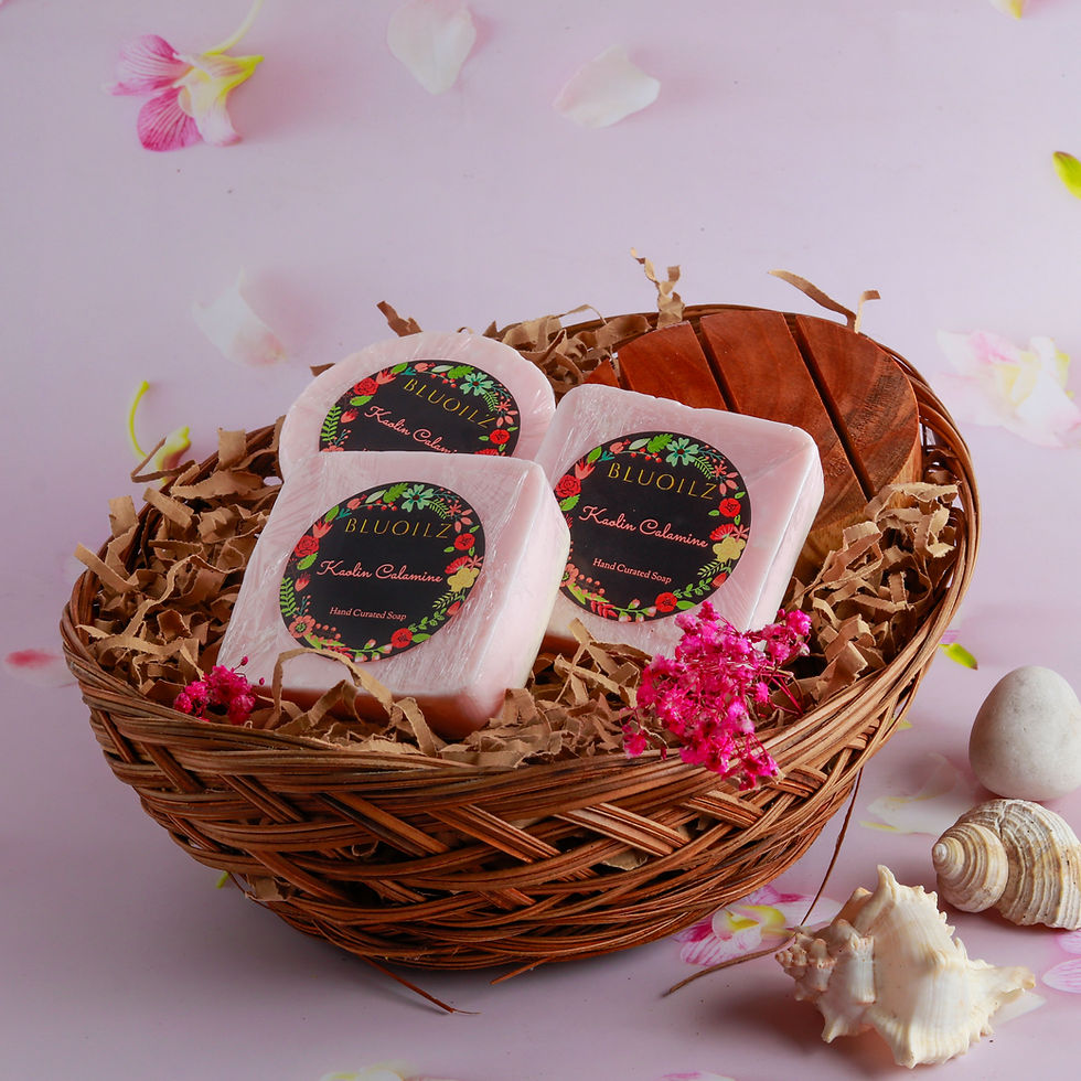 Thumbnail: Bluoilz Kaolin Calamine Anti Marks Blemish Free Soap (Set of 3) with Soap dish