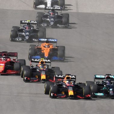 F1: Fiel, público não abandona o GP dos EUA em horário diferente