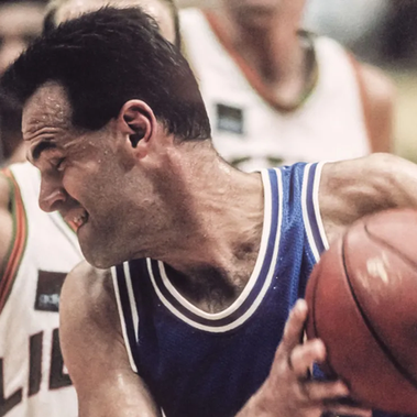 Morre Oscar Schmidt, o eterno "Mão Santa", aos 68 anos