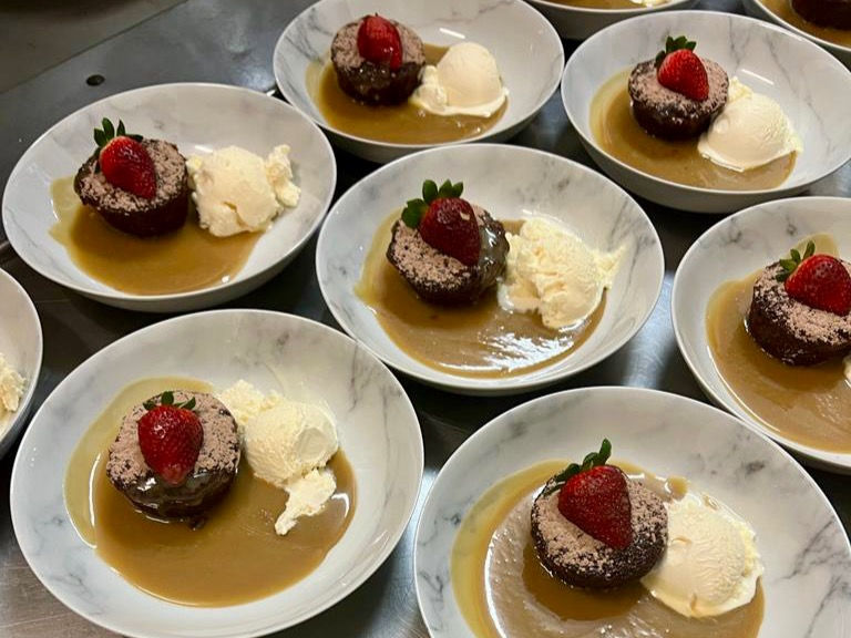 Bistro at The Commercial Hotel Wallerawang. Country pub bar with fireplace near Lithgow NSW. Outdoor deck with panoramic mountain views Wallerawang. Favourite pub meals for families and workers Wallerawang.