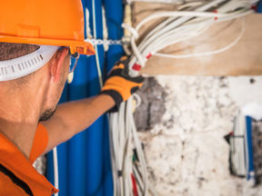 La importancia del mantenimiento de las instalaciones eléctricas: Previniendo accidentes y ahorrando dinero