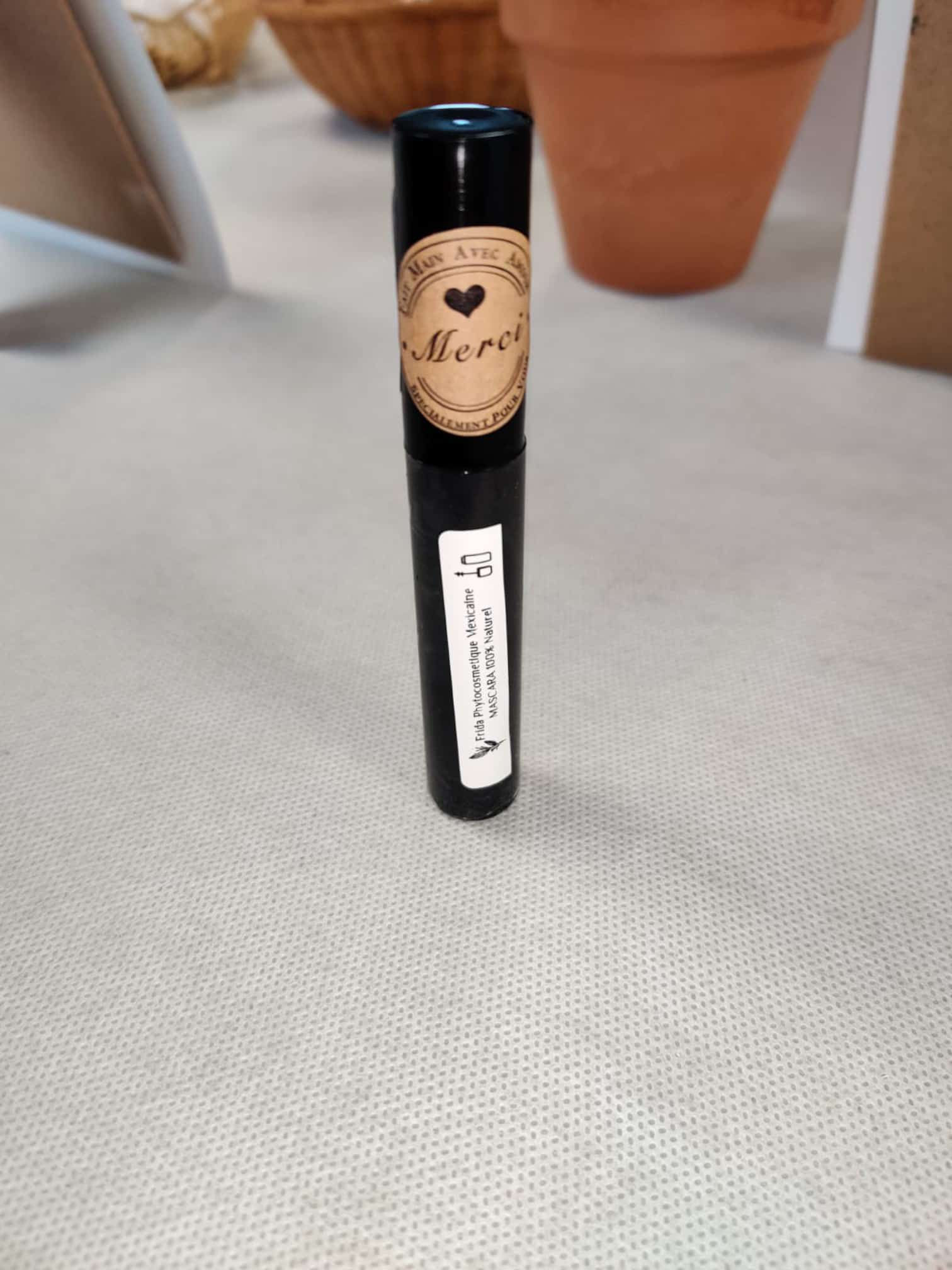 Mascara 100 % naturel stimulant la croissance des cils