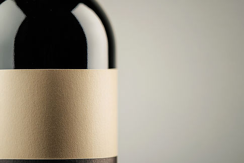 close-up-of-a-wine-bottle-label-with-a-blank-space-beside-it_49004470.jpg