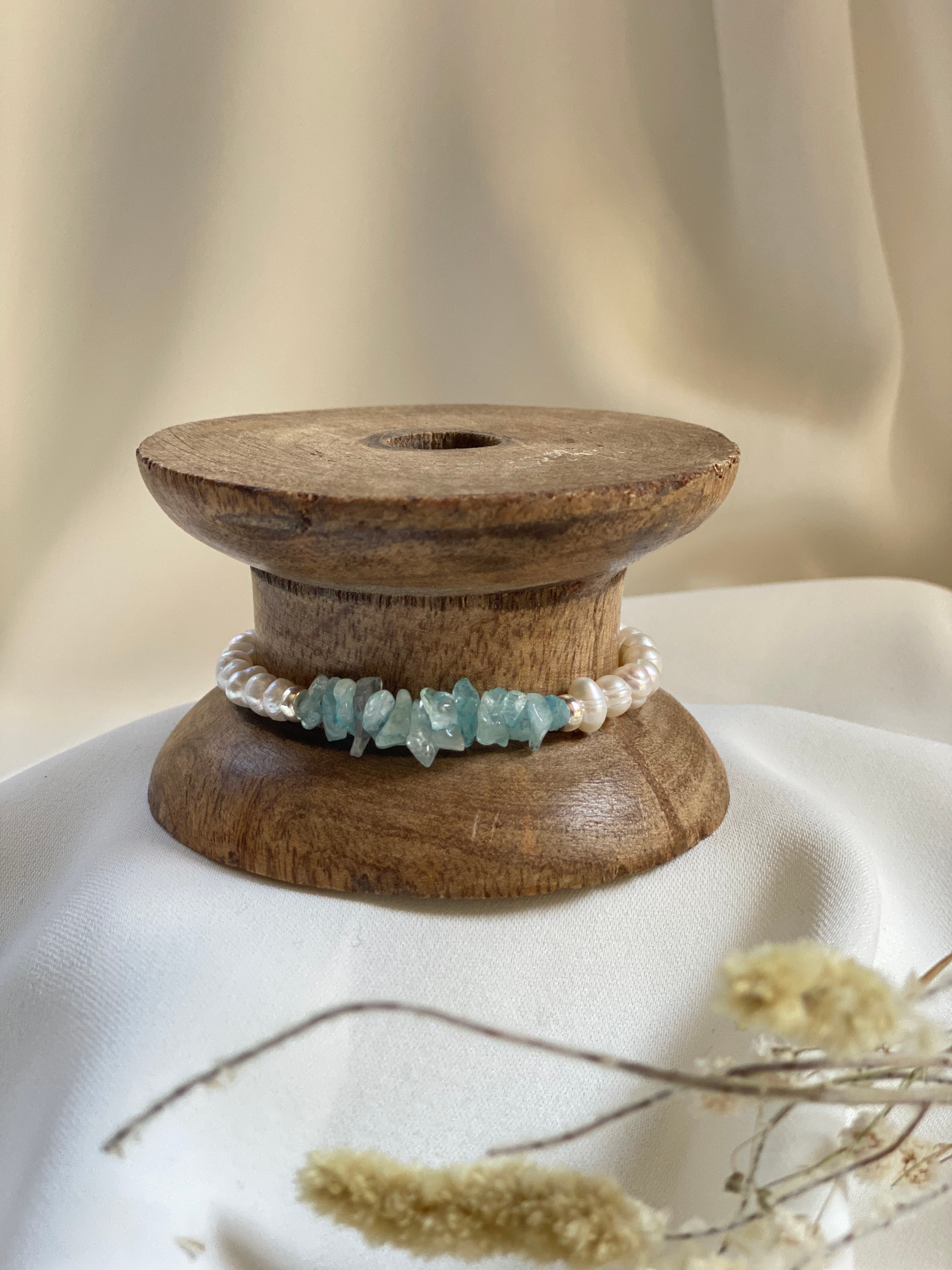 צמיד פנינים בשילוב אבני לידה