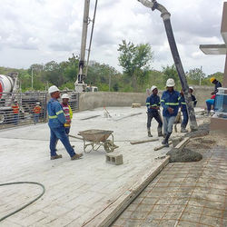 Si ya estamos Listos, Solo Hormigon Industrial en Toda la obra, servido por nuestro suplidor _cemex_