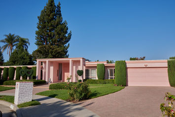 pink-house-vintage-film-photo-shoot-locations-los-angeles.jpg