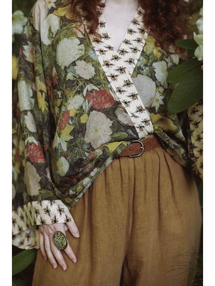 I Dream In Flowers Pixie Duster Cropped Kimono w/ Bees up close of pring