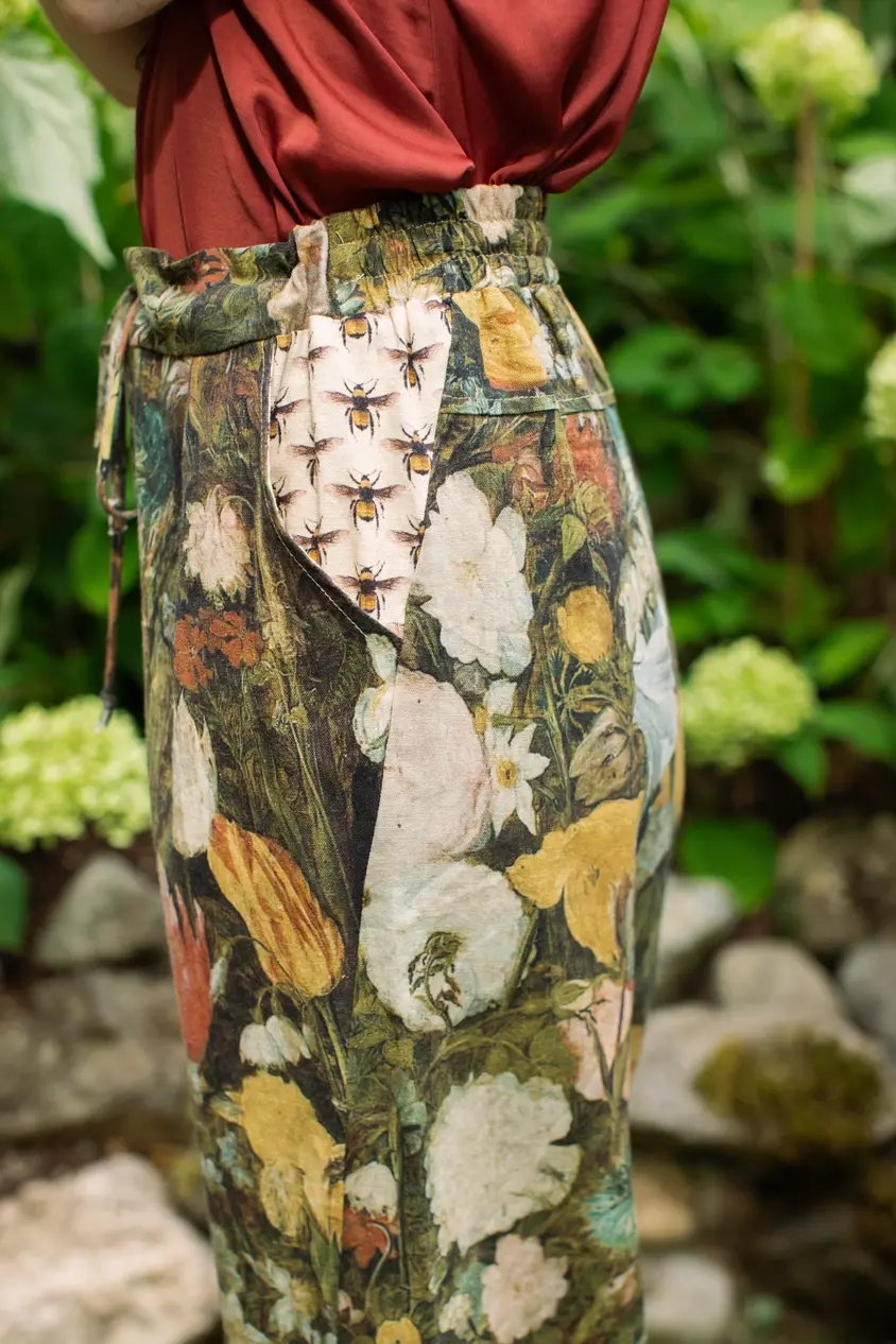 Market of Stars I Dream in Flowers Boho Linen Bee Print Cropped Artist Pants