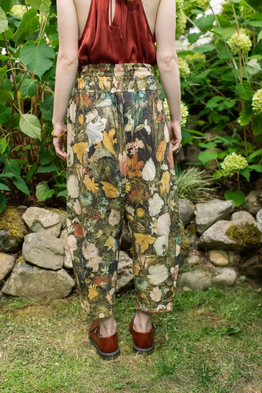 Market of Stars I Dream in Flowers Boho Linen Bee Print Cropped Artist Pants