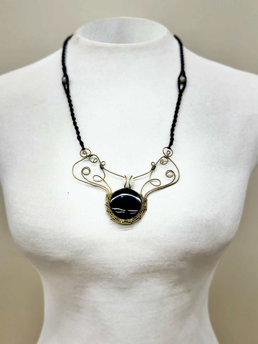 LunArte Sana Obsiden Collar Necklace
