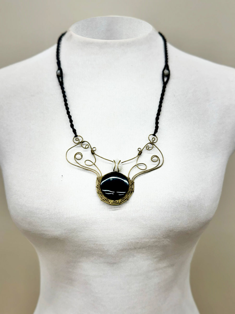 LunArte Sana Obsiden Collar Necklace