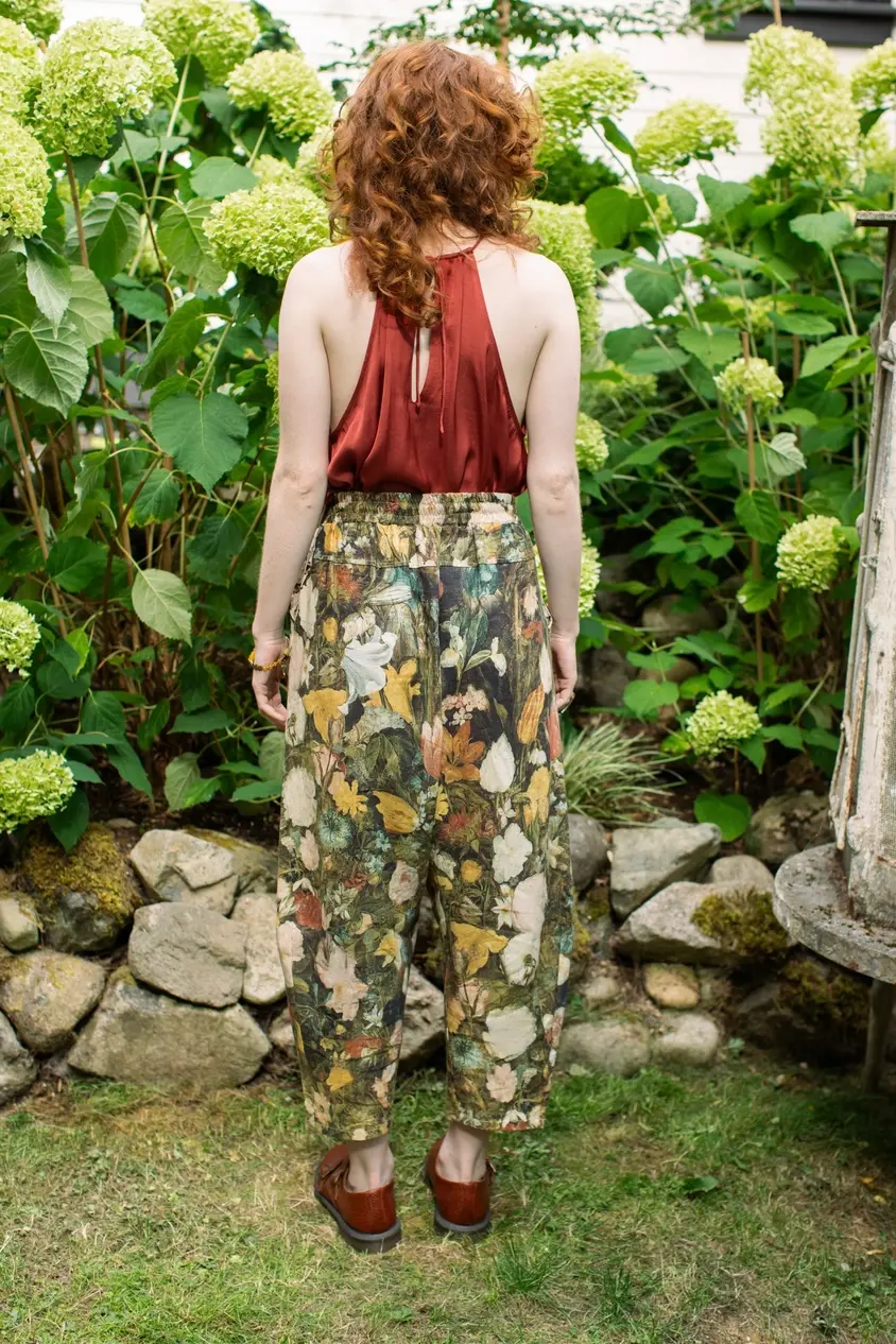 Market of Stars I Dream in Flowers Boho Linen Bee Print Cropped Artist Pants