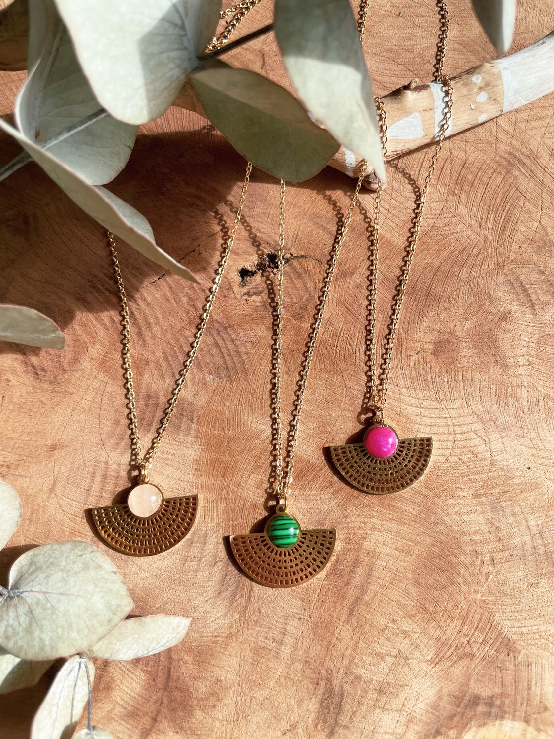Collier Isis