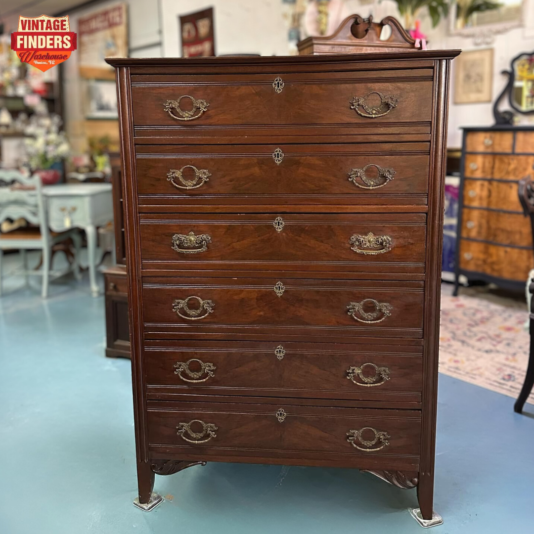 1800's Antique Dresser with Knapp Joint Drawers