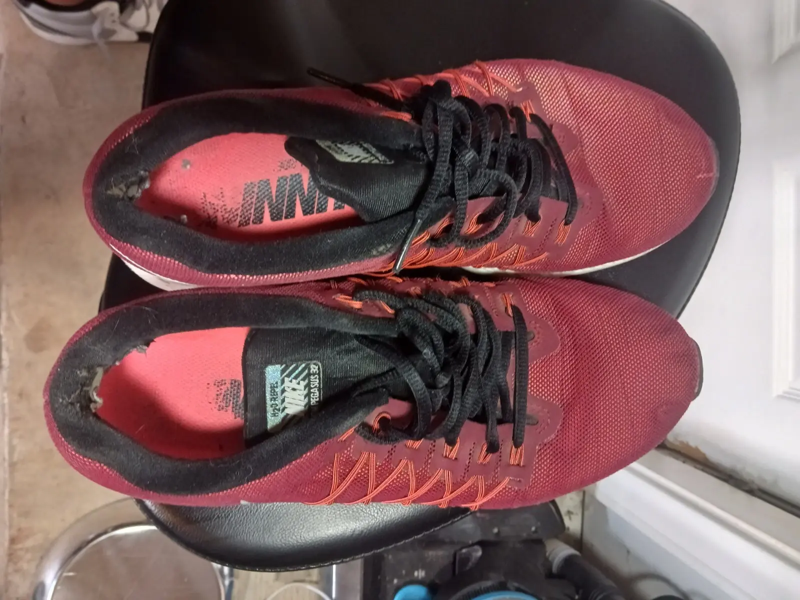 Men's size 10.5 Nike Pegusus Orange/Black running walking jogging work school