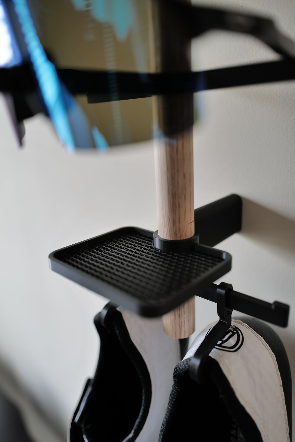 Thumbnail: Wall Rack ē | Helmet + 2x Sunnies + Tray