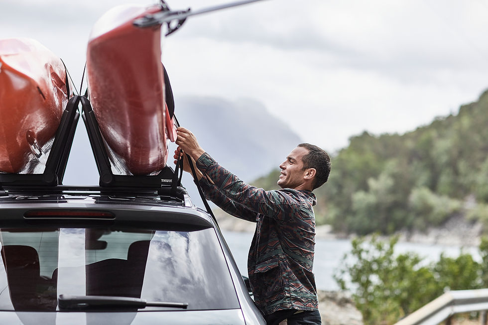 Thumbnail: Thule watersportdragers Hull-a-Port Aero lifestyle close up