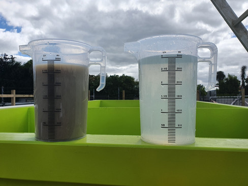 two jugs, one with clean water and one with dirty water