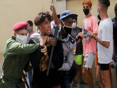 O regime cubano prepara farsas judiciais para condenar os menores que participaram de manifestação