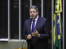 Lira diz que Câmara fez sua parte aprovando projeto que torna fixo ICMS de combustíveis