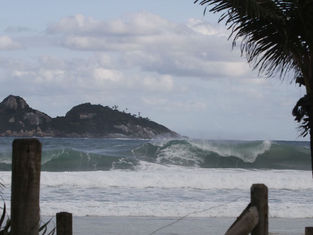 Rio tem previsão de chuva neste fim de semana e mar de ressaca