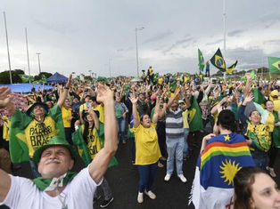 Manifestantes protestam contra resultado das urnas