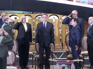 Bolsonaro participa de solenidade de promoção de oficiais-generais do Exército em Brasília