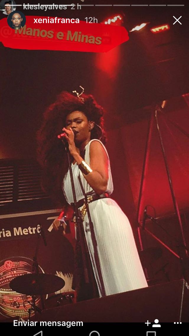 Cantora Xênia França