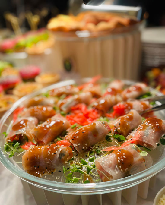 Roulades de thon ou bœuf, sauce et sésame