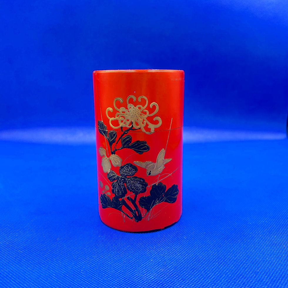 Japońska puszka na herbatę chazutsu z chryzantemą, I poł. XX w. Taishō–Shōwa era