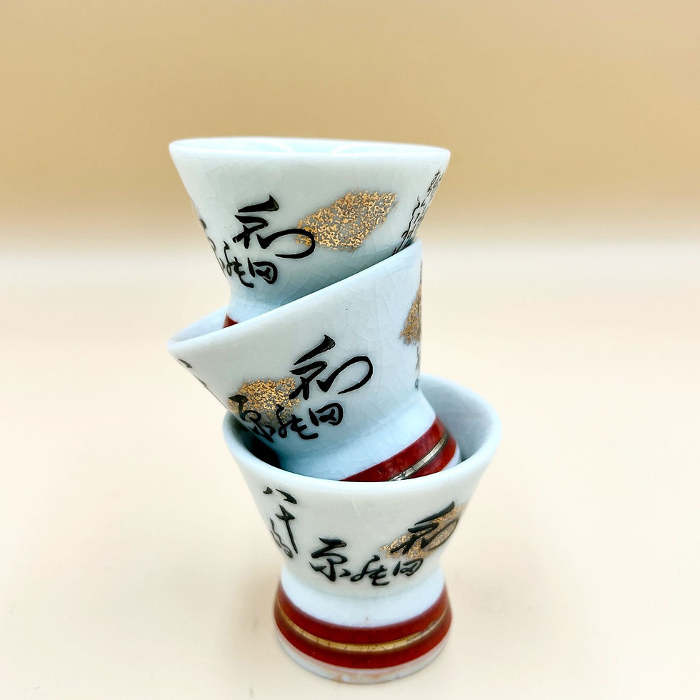 Miniatura: 3 sakówki/ czarki do gongfu w stylu Kutani z kaligrafią, okres Shōwa, 50-70 XX w