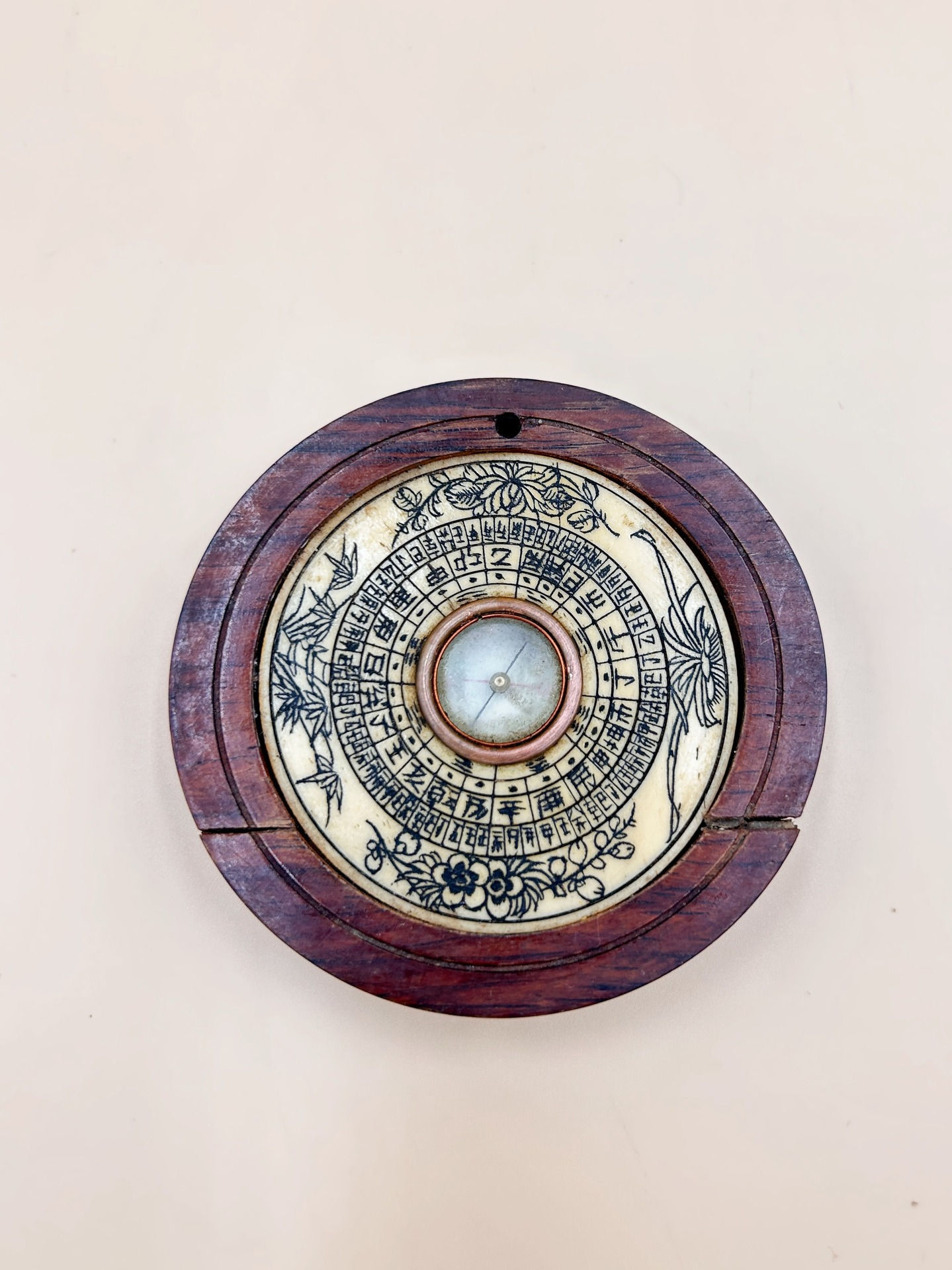 Kompas geomantyczny luopan (罗盘), Chiny, I poł. XX w.