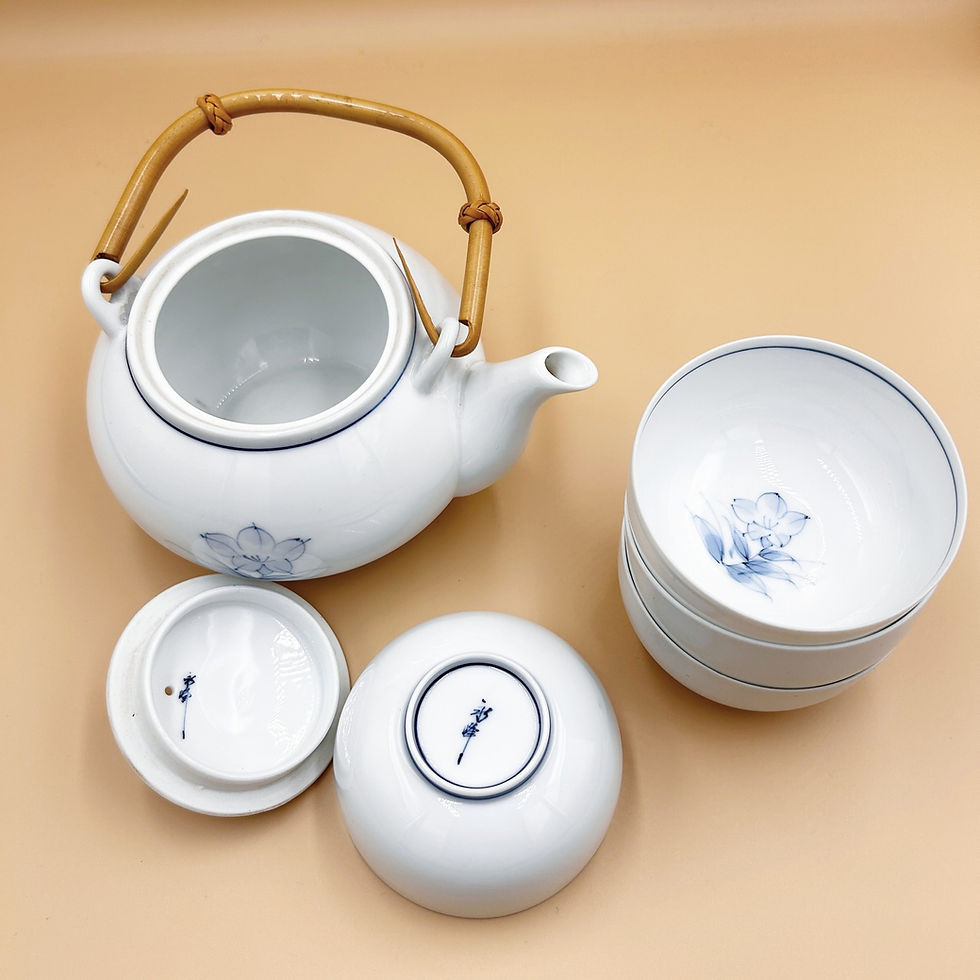 Miniatura: Zestaw do herbaty dla 4 osób z miasteczka Hasami, Japonia, lata 80-90.