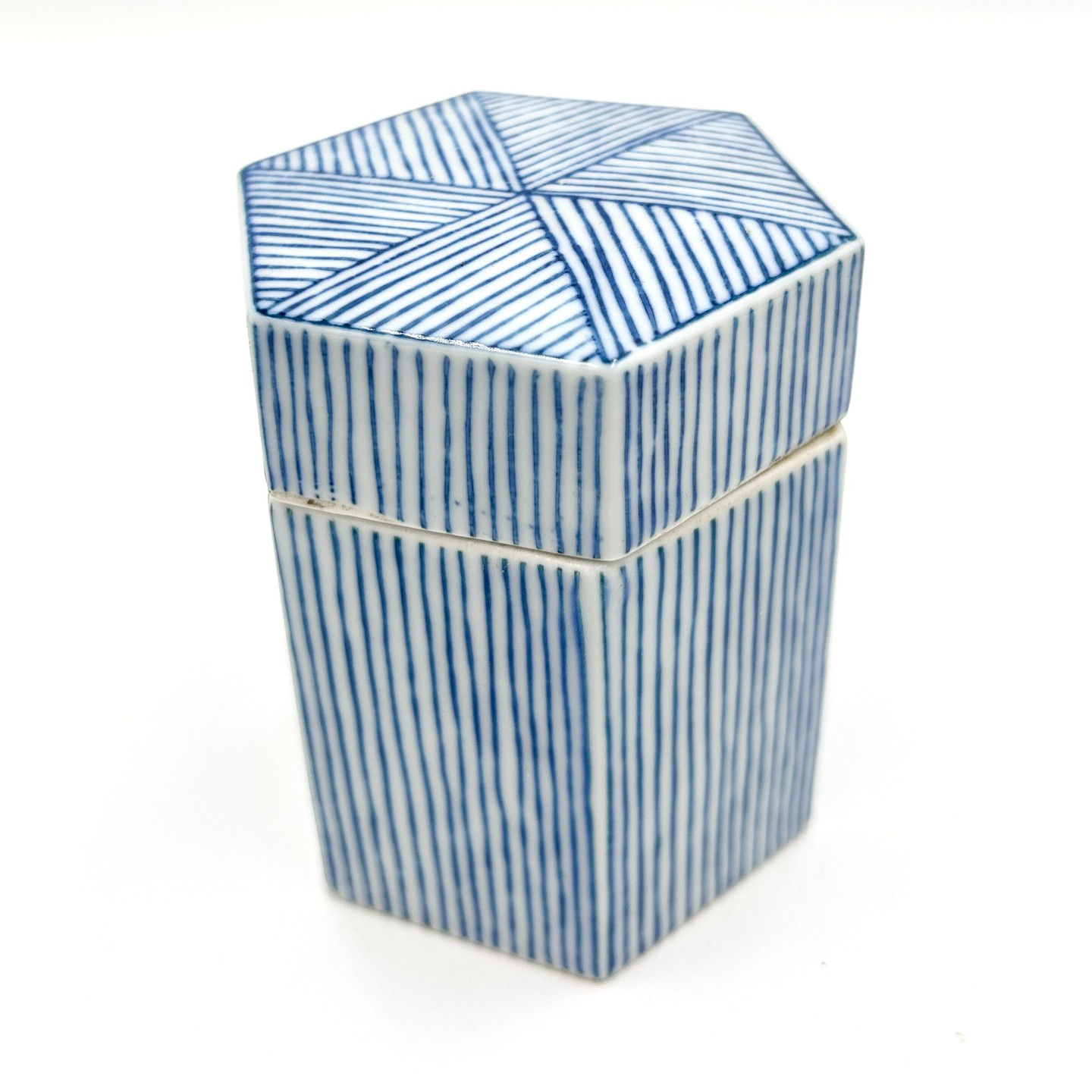 Wyjątkowy porcelanowy pojemnik sometsuka w wzór tokusa/skrzyp