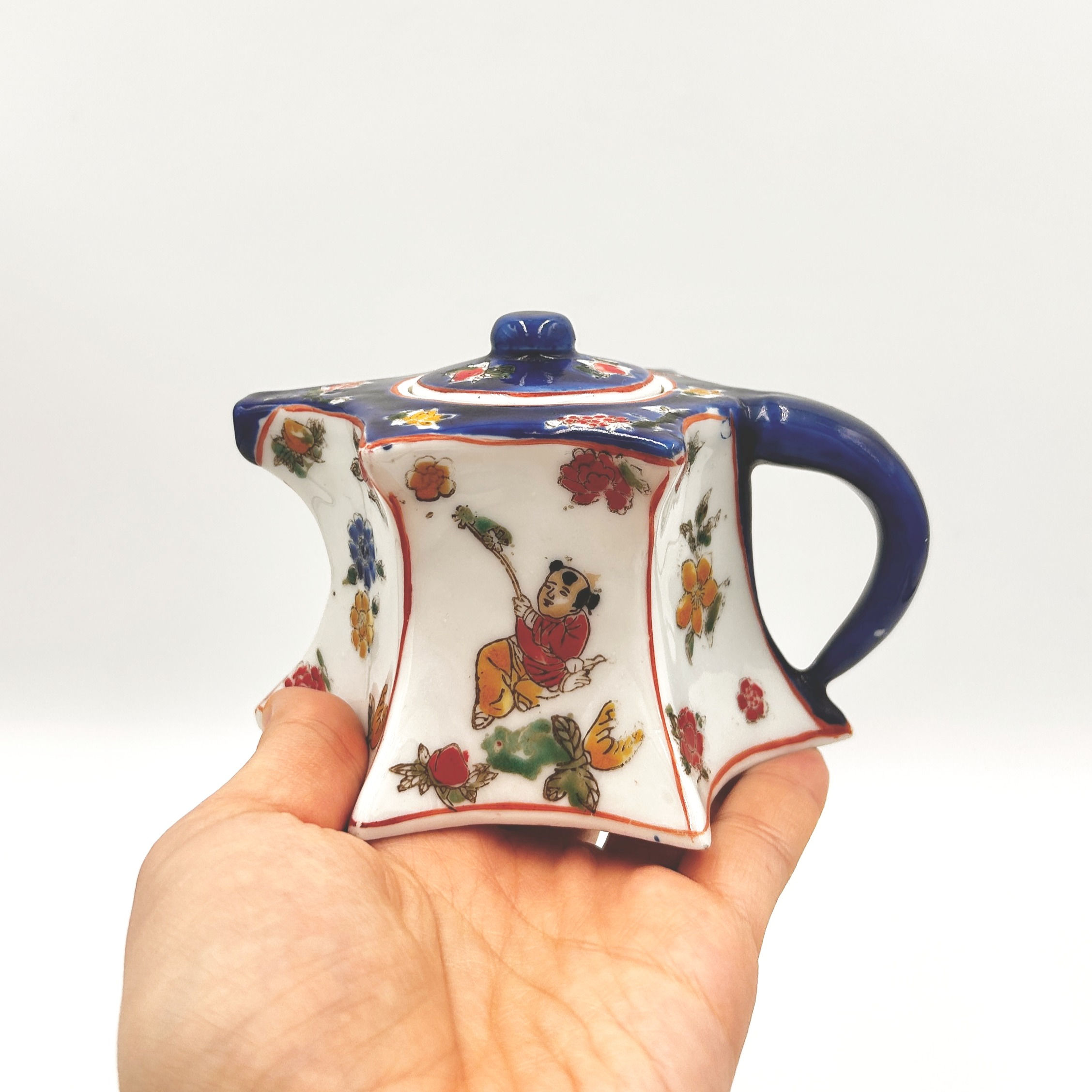 Szcześciokątny czajniczek pomyślności, Jingdezhen, Chiny, lata 60. XX w.