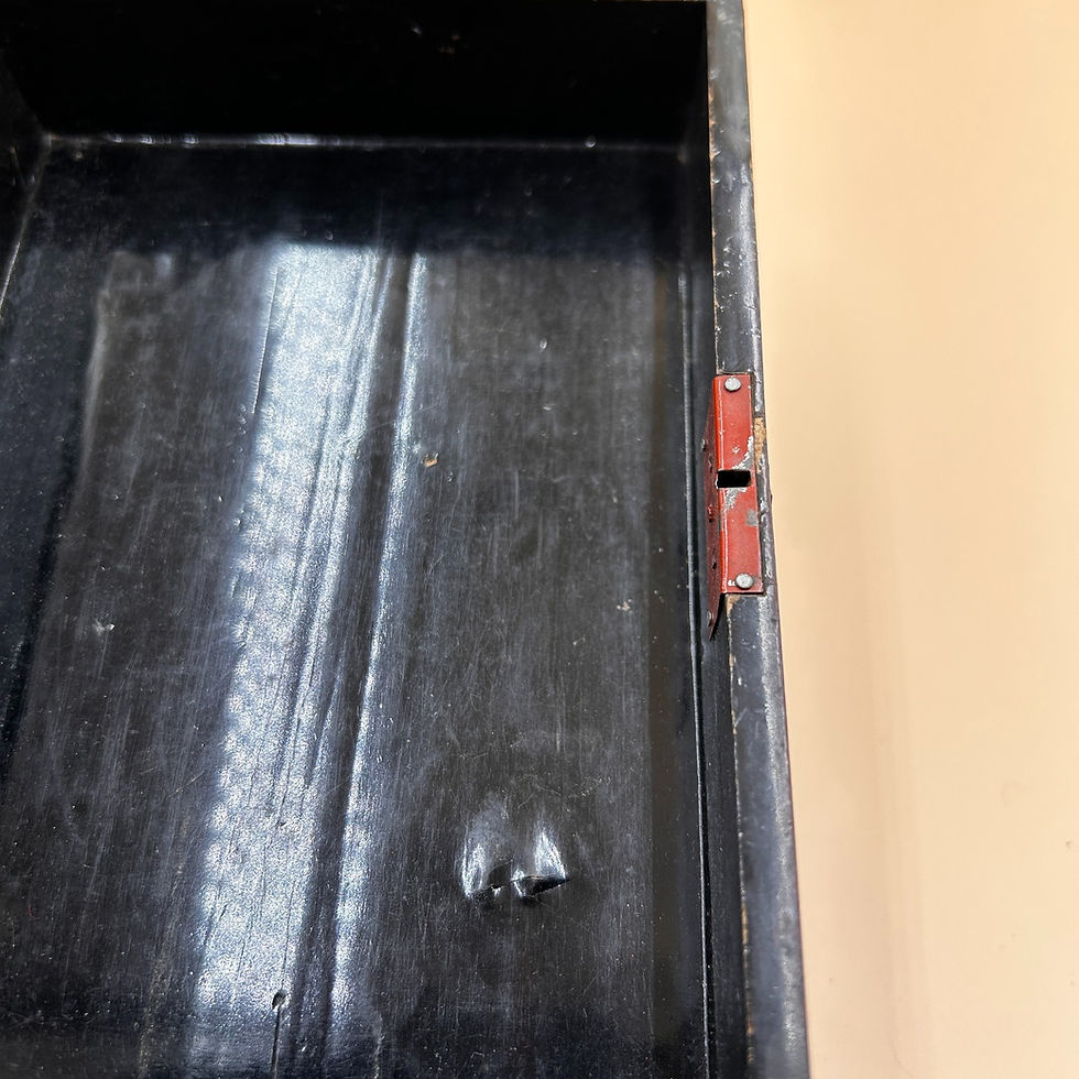 Miniatura: Lakowe pudełko typu 文庫 bunkō-bako (pudełko na listy/papiery)