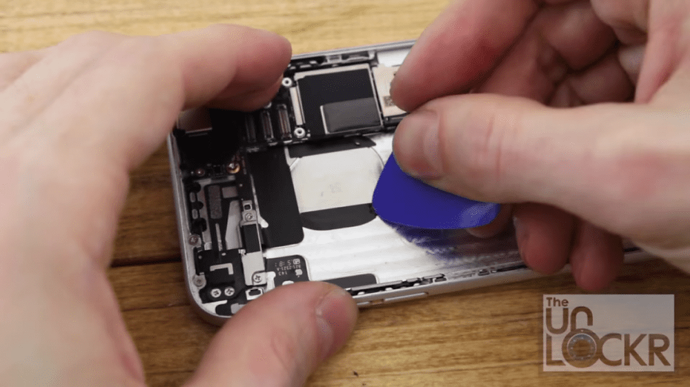Here’s How To Make Your iPhone's Apple Logo Light Up Just Like A MacBook (13)